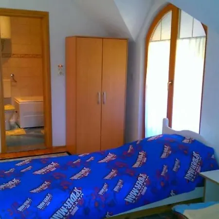 Afan Usivak *